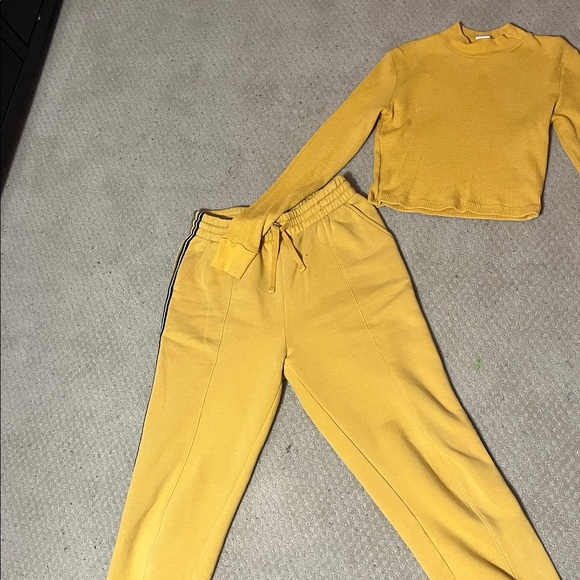 TNA - Cropped Thermal Long Sleeve and pants set - Picture 2 of 7